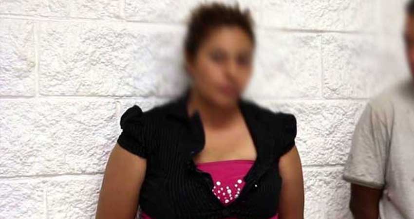 القبض على إمرأة بتهمة الإتجار بالبشر و حجز تسجيلات فيديو إباحية في هاتفها