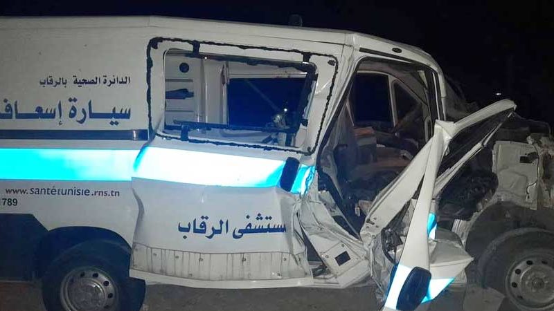 الرقاب سيدي بوزيد : انقلاب سيارة إسعاف و وفاة المريض (صور)